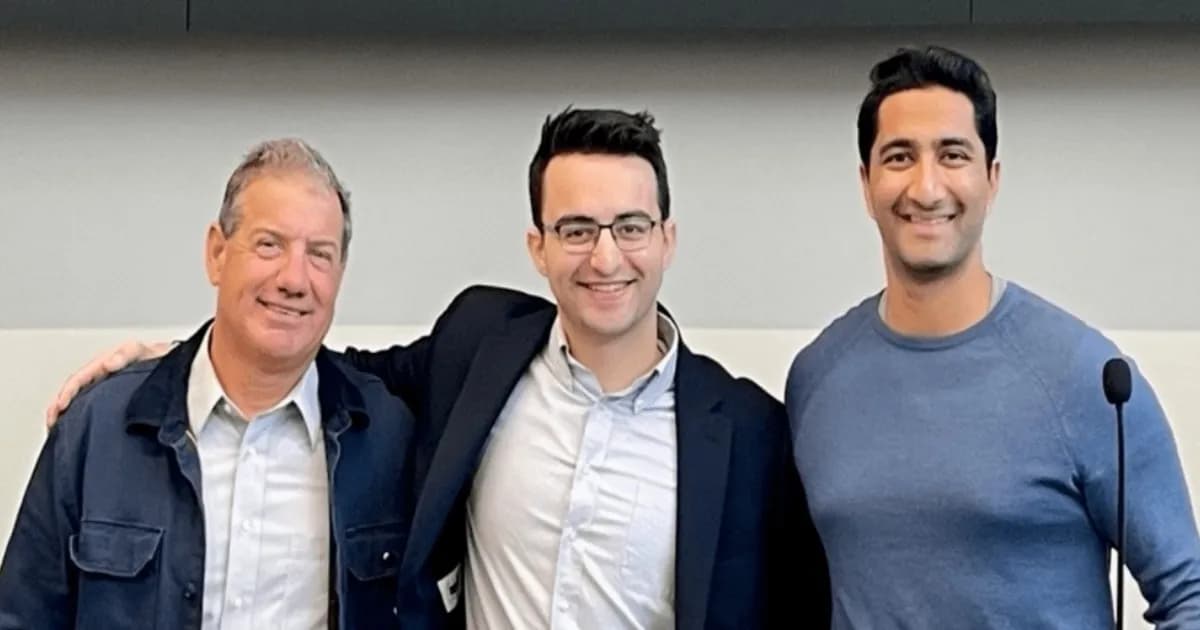 Tim pendiri Blue Voice: Michael Gropman, David Lawrence, dan Amit Patankar
