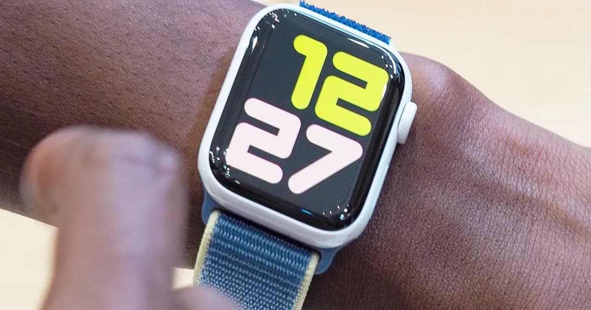 Apple Watch Series 5 edisi putih keramik yang menjadi inspirasi desain casing keramik Apple Watch 12