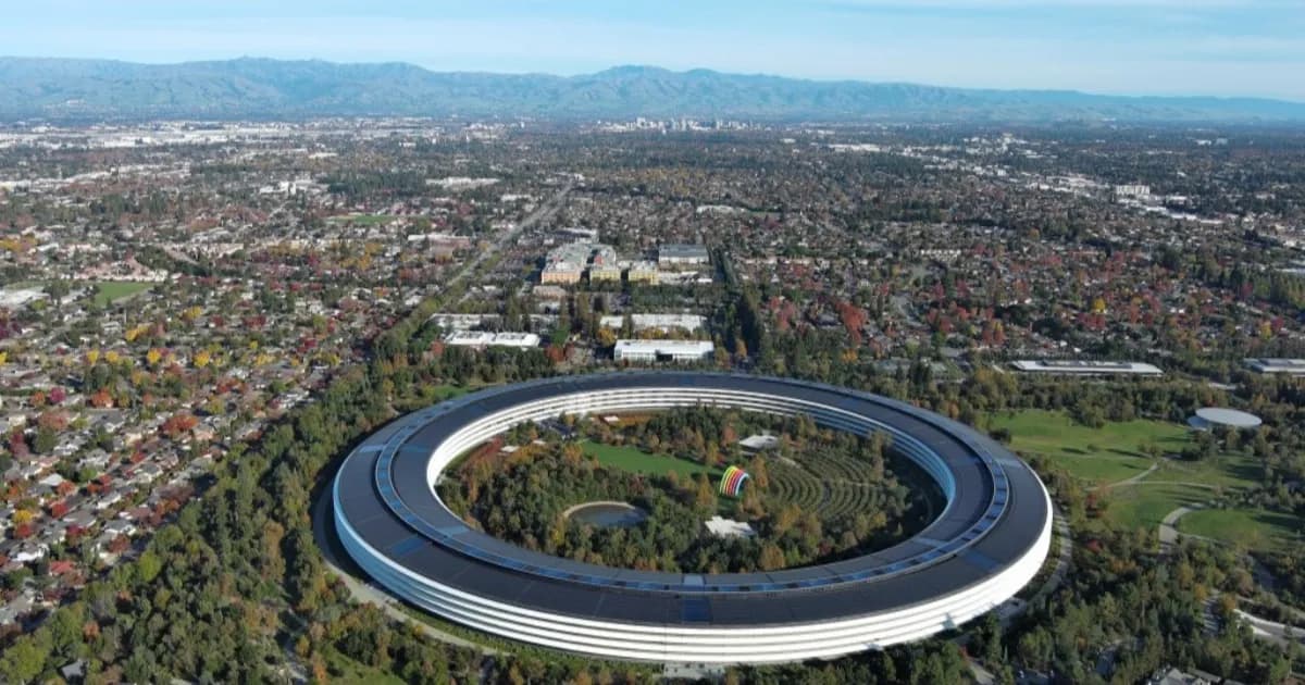 Ilustrasi logo Apple dan OpenAI dalam kasus gugatan rahasia dagang