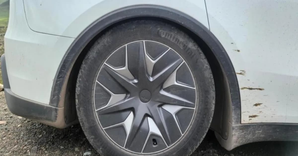 Suspensi belakang Tesla Model Y L yang ambruk setelah perjalanan jauh di China