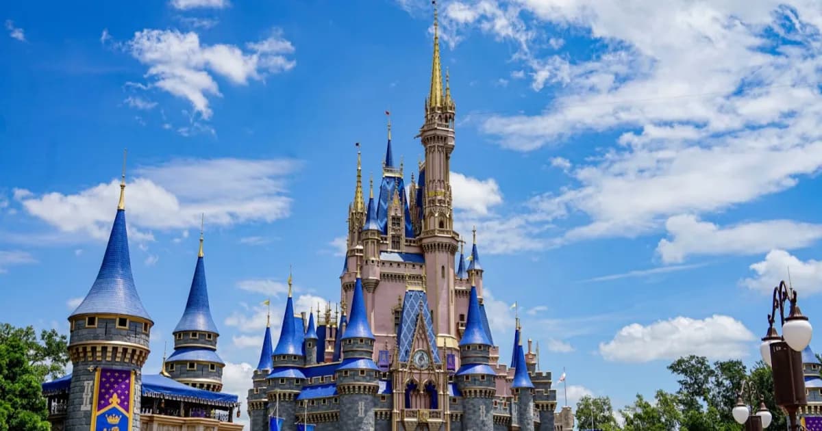 Perbandingan hasil perencanaan liburan Disney World oleh ChatGPT, Gemini, dan Perplexity