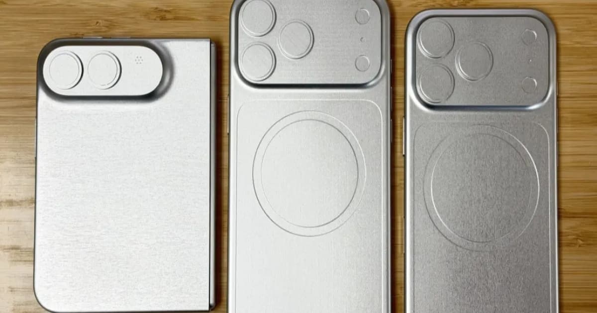 Perbandingan dummy iPhone Ultra tanpa cincin magnetik MagSafe dengan perangkat lain