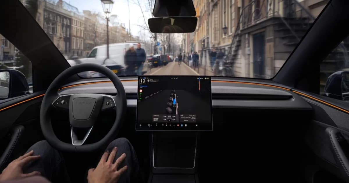 Ilustrasi kecelakaan Tesla dengan data ADAS yang dirahasiakan dalam laporan resmi