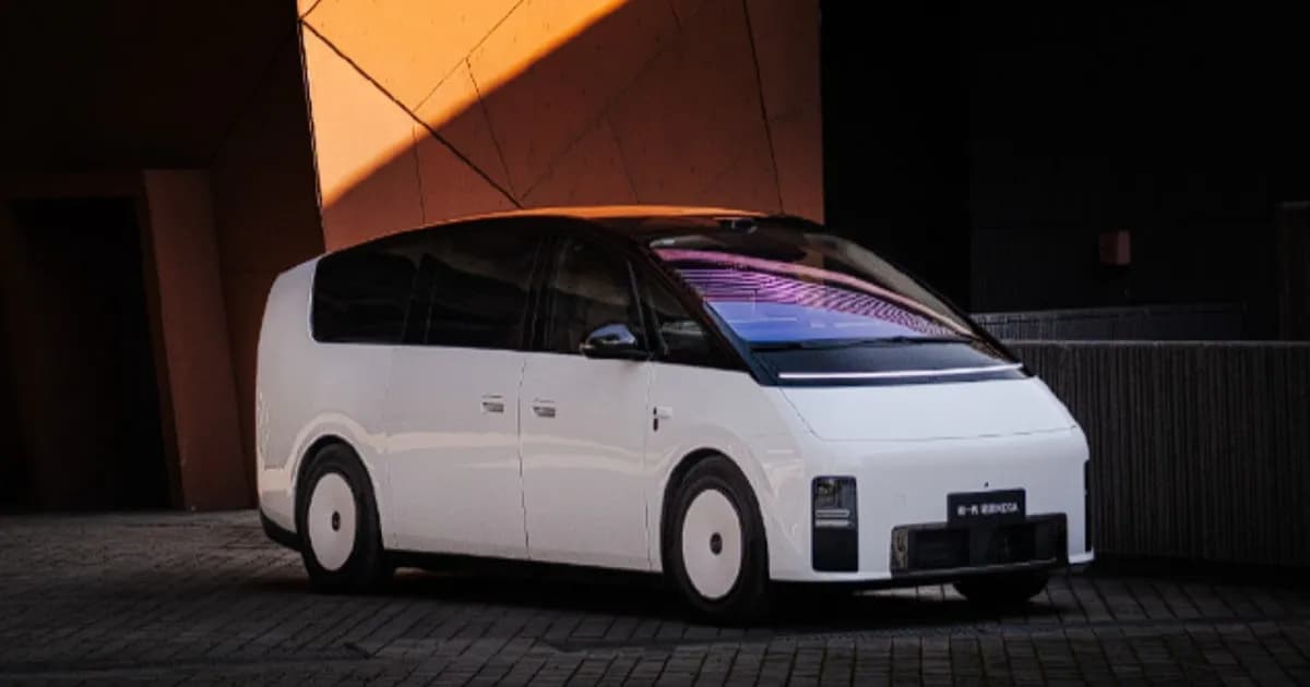 Li Auto Mega Home generasi kedua tampak dari sisi depan dengan desain futuristik