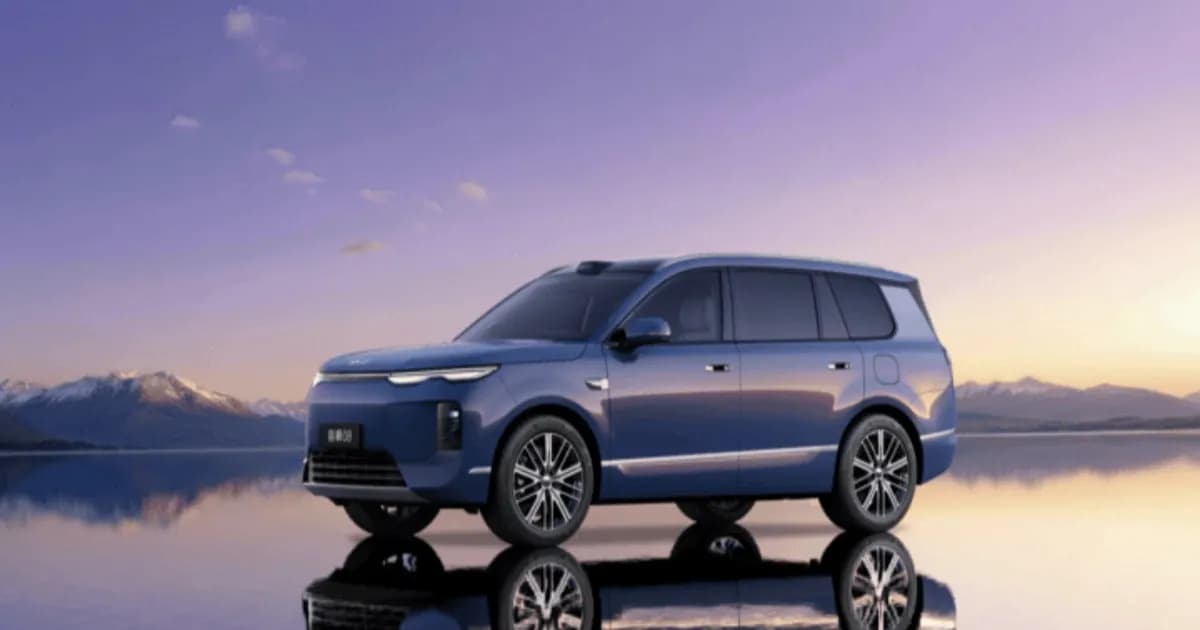 BYD Sealion 08 tampak samping dengan desain aerodinamis dan roof-mounted lidar