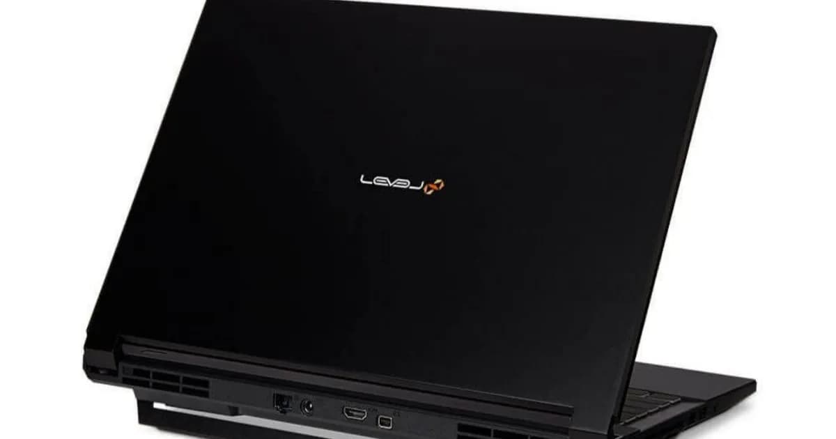 Laptop gaming Iiyama PC Level 15FX167 dengan stand terintegrasi yang meningkatkan sirkulasi udara untuk pendinginan optimal