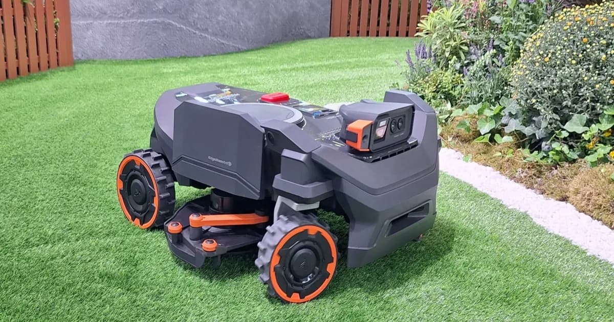 Segway Navimow H510 Pro robot pemotong rumput dengan lengan robotik di IFA 2026