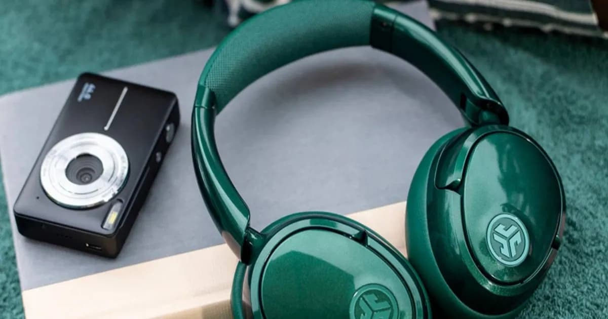 JLab JBuds Mini ANC dengan dukungan Apple Find My yang dipamerkan di IFA 2026