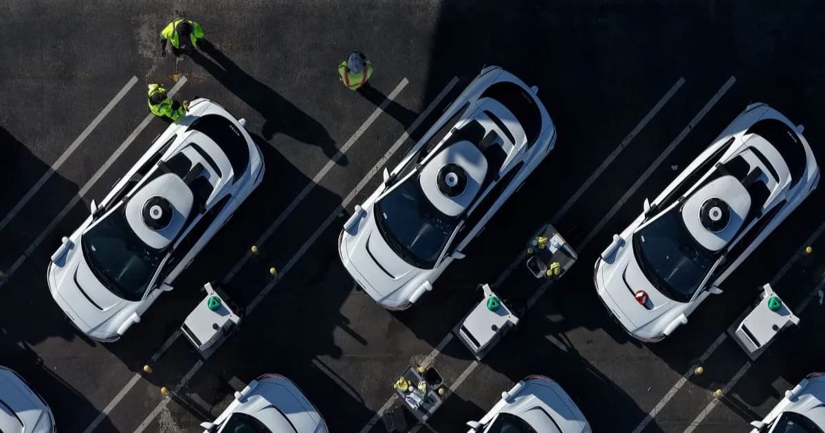Robotaxi Waymo terparkir di fasilitas perusahaan di San Francisco