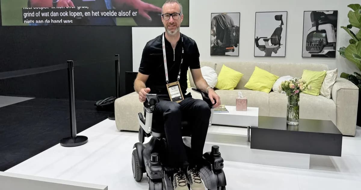 Kursi roda otonom Strutt ev1c dipamerkan di booth IFA 2026 dengan teknologi LiDAR dan kamera untuk navigasi mandiri di dalam rumah
