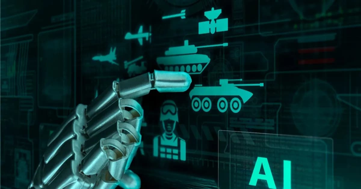 Ilustrasi tangan robotik berinteraksi dengan layar digital yang menampilkan berbagai peralatan militer, sistem pertahanan, drone, dan elemen keamanan siber dengan visualisasi data dalam lingkungan gelap.