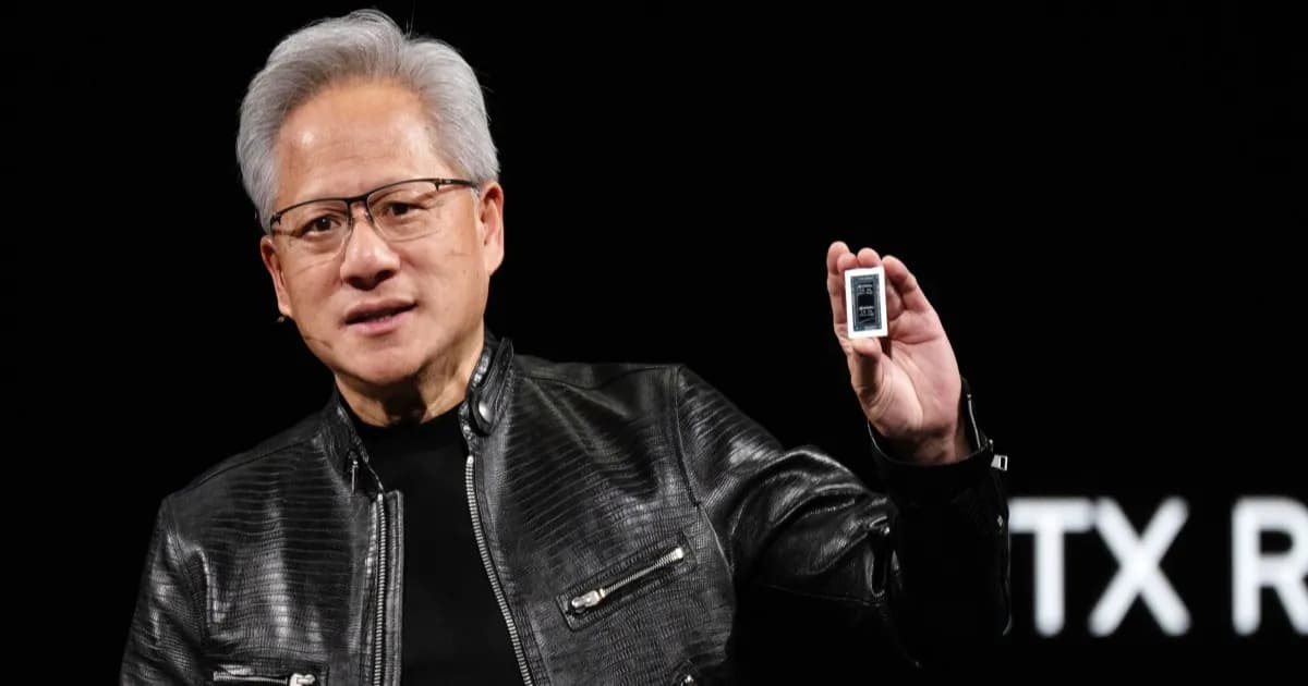 Nvidia CEO Jensen Huang memegang chip RTX Spark di acara peluncuran produk