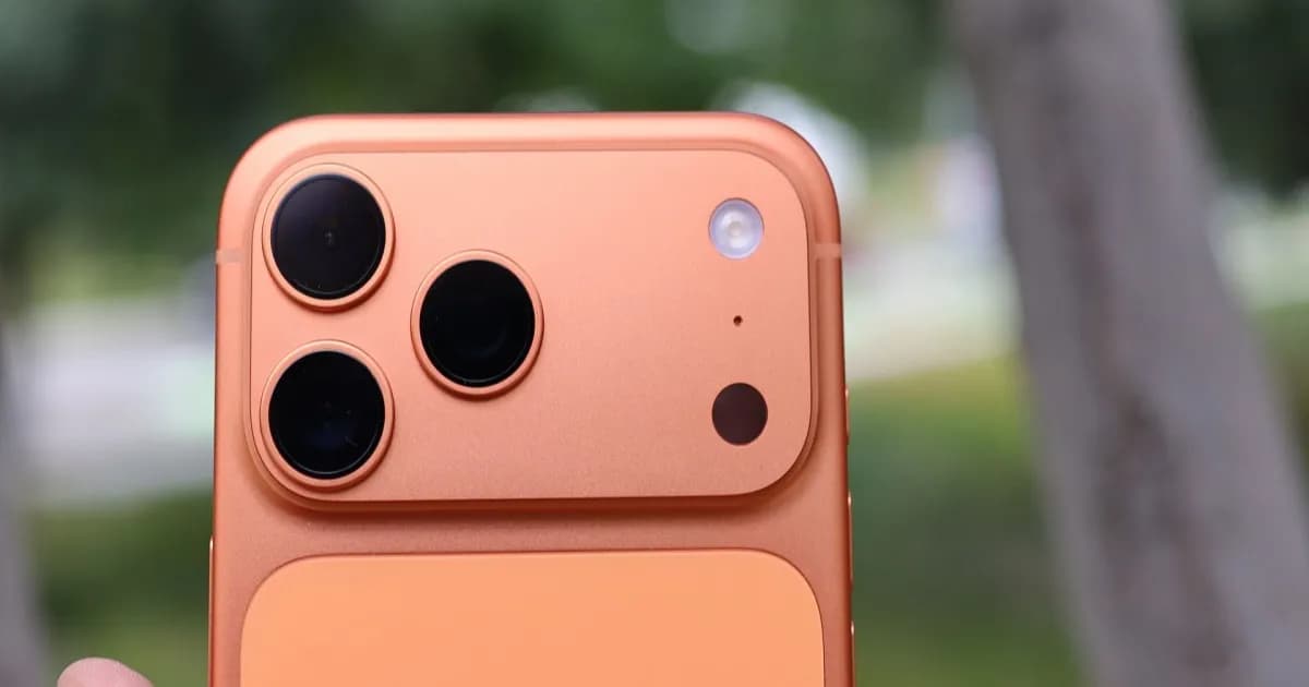 Ilustrasi iPhone 17 Pro Max dengan tampilan aplikasi kamera