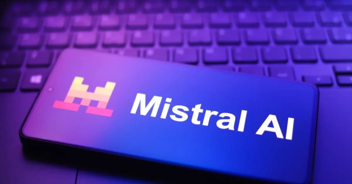 Logo Mistral AI dengan latar visual infrastruktur komputasi modern