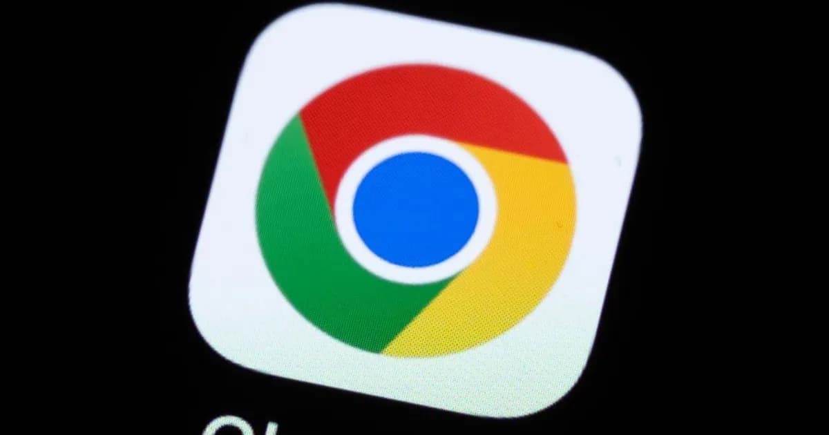 Ilustrasi logo Google Chrome dengan latar belakang futuristik yang merepresentasikan siklus rilis baru dua mingguan untuk keamanan di era AI