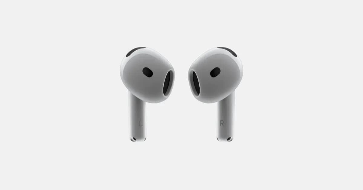 AirPods 5 dengan wireless charging case di atas permukaan putih bersih