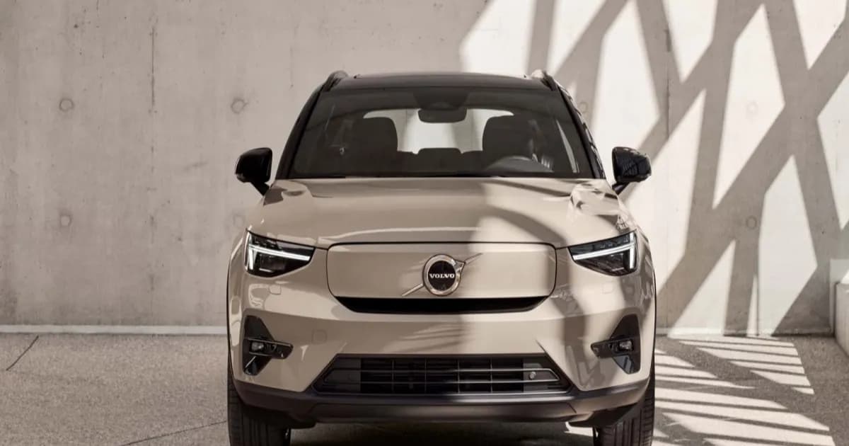 Volvo EX40 2026 dengan desain fascia depan baru dan lampu LED diperbarui
