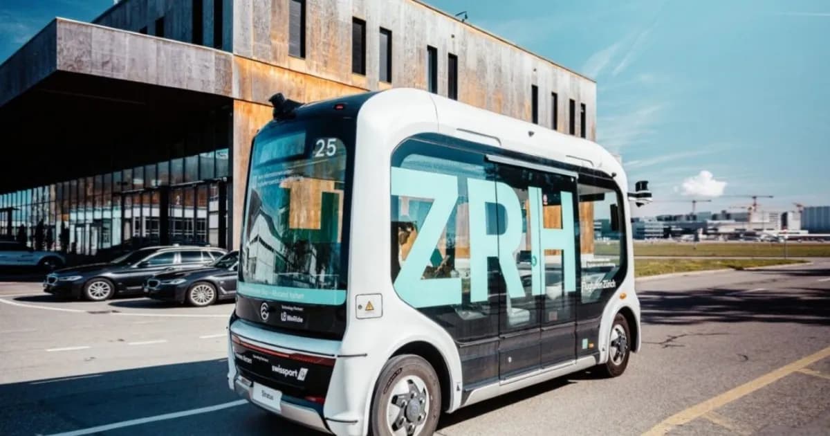 Dua bus listrik otonom WeRide beroperasi tanpa pengemudi di area Bandara Zürich sebagai bagian uji coba Level 4