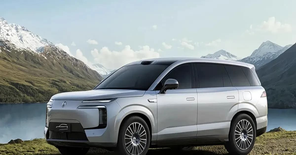 Denza N8L EV SUV listrik premium dengan LiDAR di atap dan desain front-end tertutup
