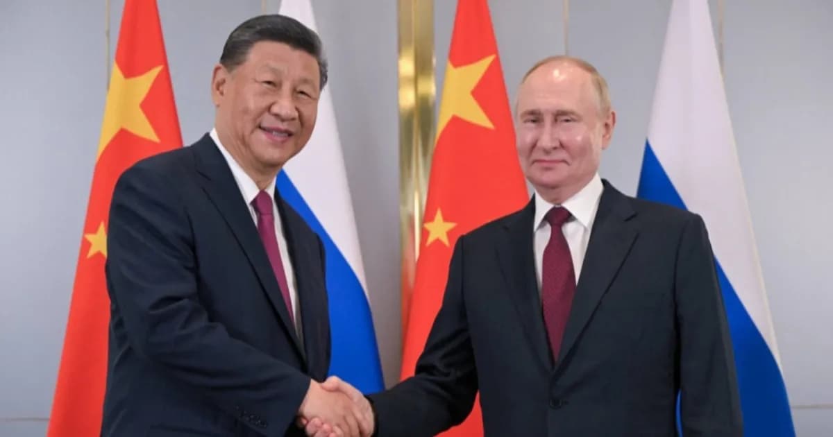 Putin dan Xi Jinping berjabat tangan di forum internasional