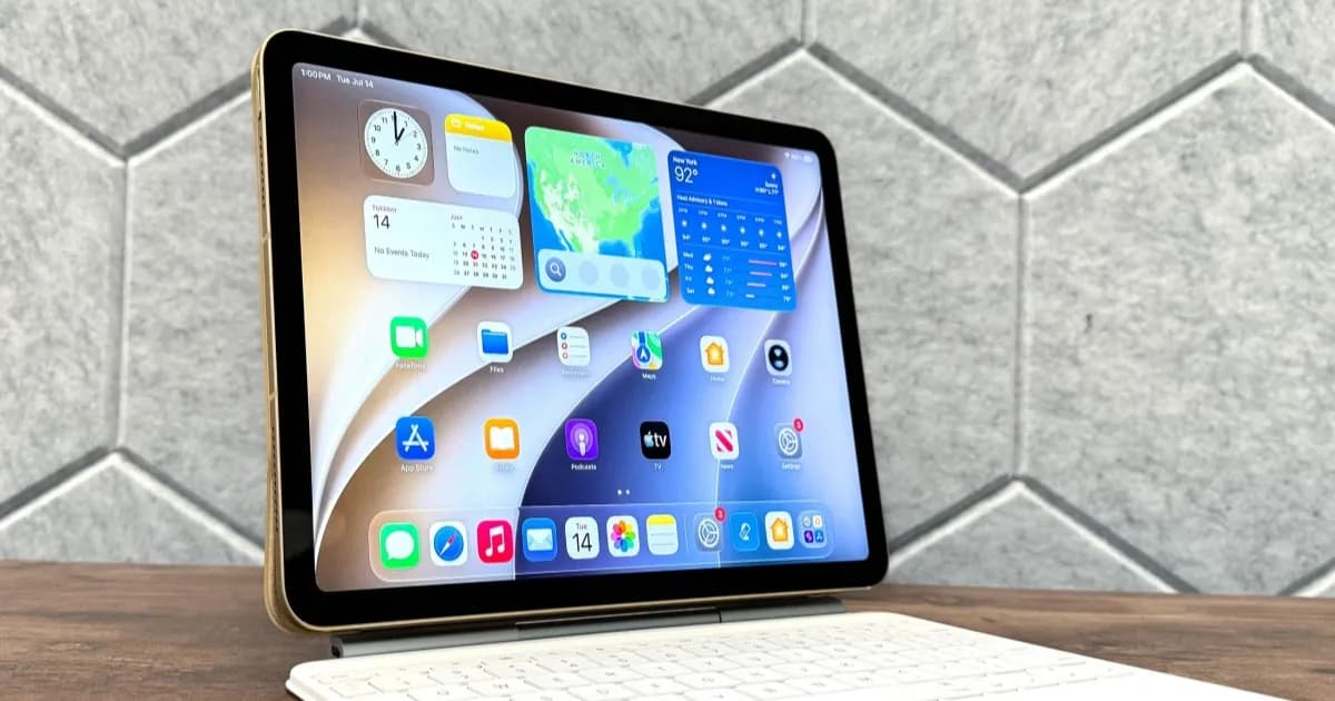 Tampilan antarmuka iPadOS 27 dengan fitur Siri AI pada perangkat iPad