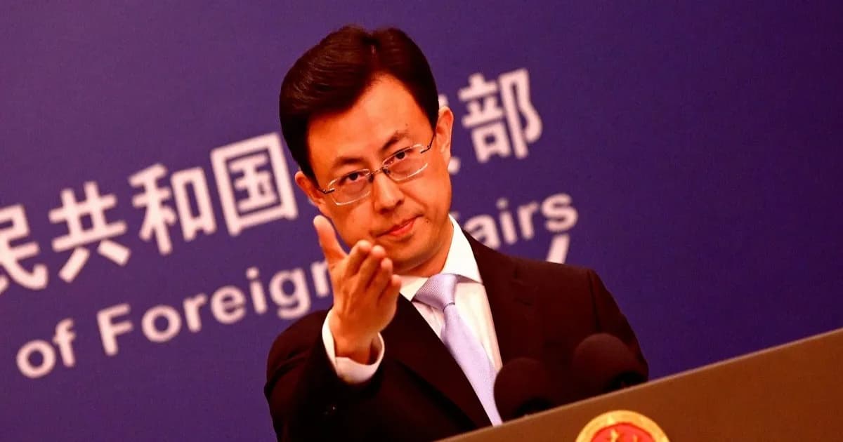 Juru bicara Kementerian Luar Negeri China Guo Jiakun menanggapi seruan perlambatan AI dari miliarder teknologi Amerika Serikat dalam konferensi pers rutin di Beijing.