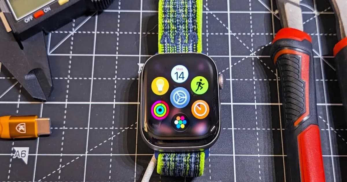 Apple Watch Series 11 menjalankan software watchOS 27 terbaru