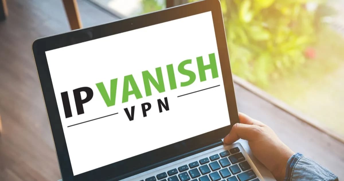 IPVanish VPN running on a Macbook Pro dengan latar meja kerja