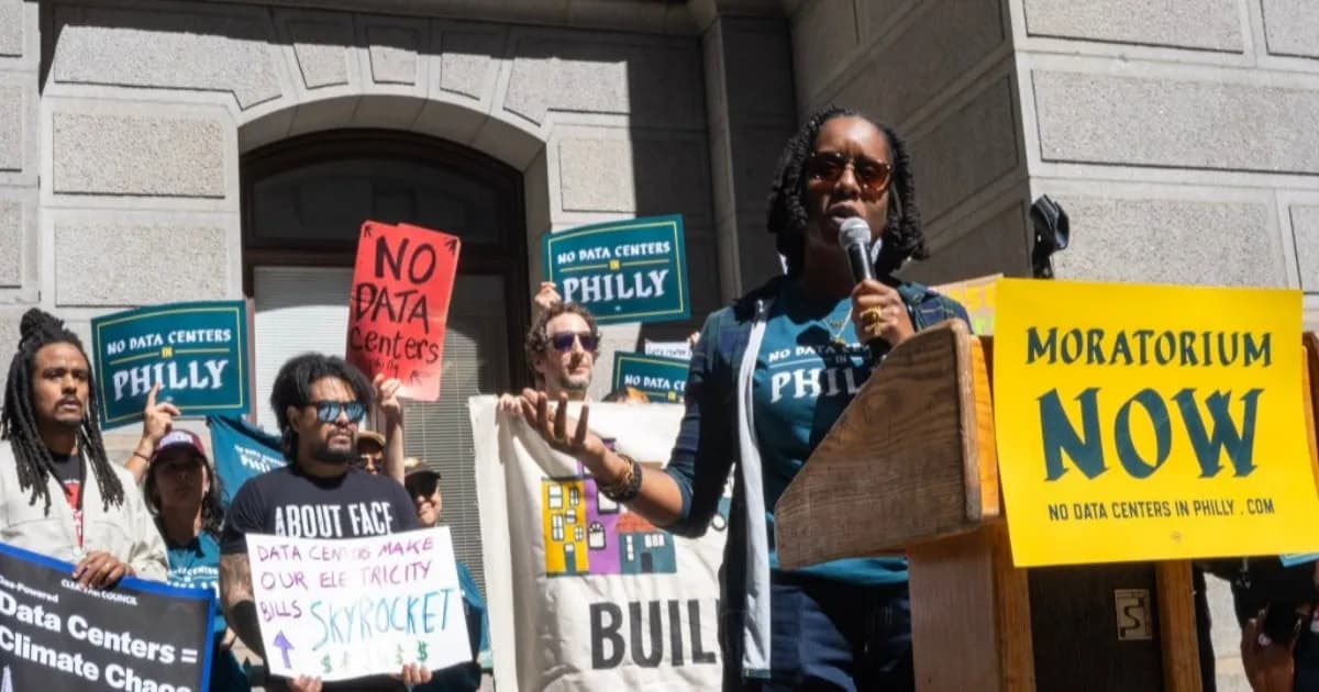 Warga Philadelphia menggelar rally menolak pembangunan data center AI di City Hall