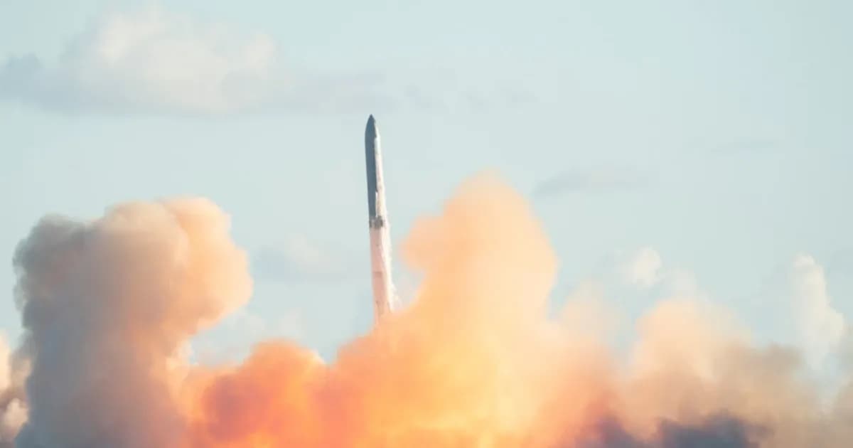 Mega-roket Starship SpaceX bersiap lepas landas untuk uji terbang ke-14 menuju orbit Bumi