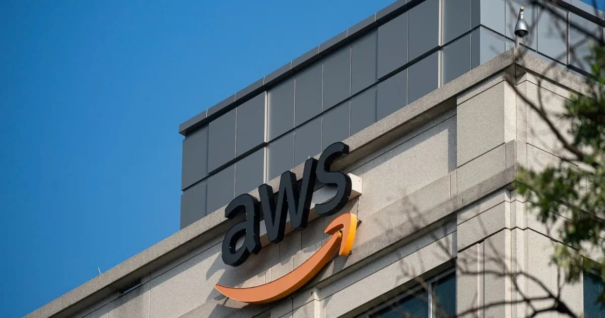 Logo Amazon Web Services (AWS) merepresentasikan data center yang terkena dampak serangan di Abu Dhabi dan Bahrain