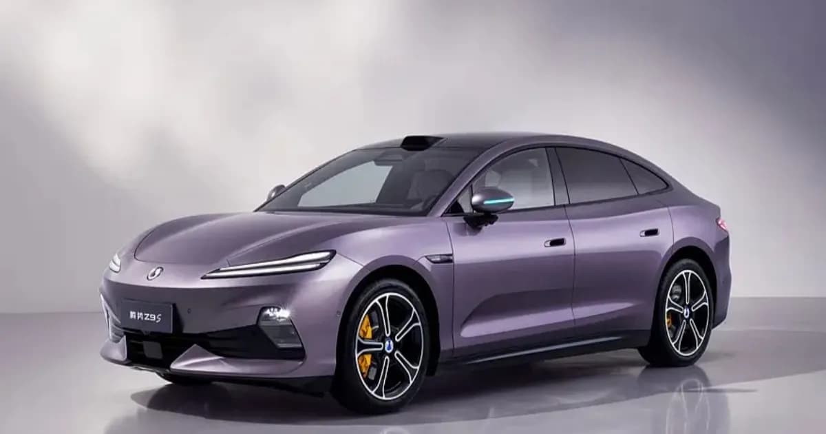 Denza Z9S sedan listrik dengan lampu depan split dan LiDAR atap