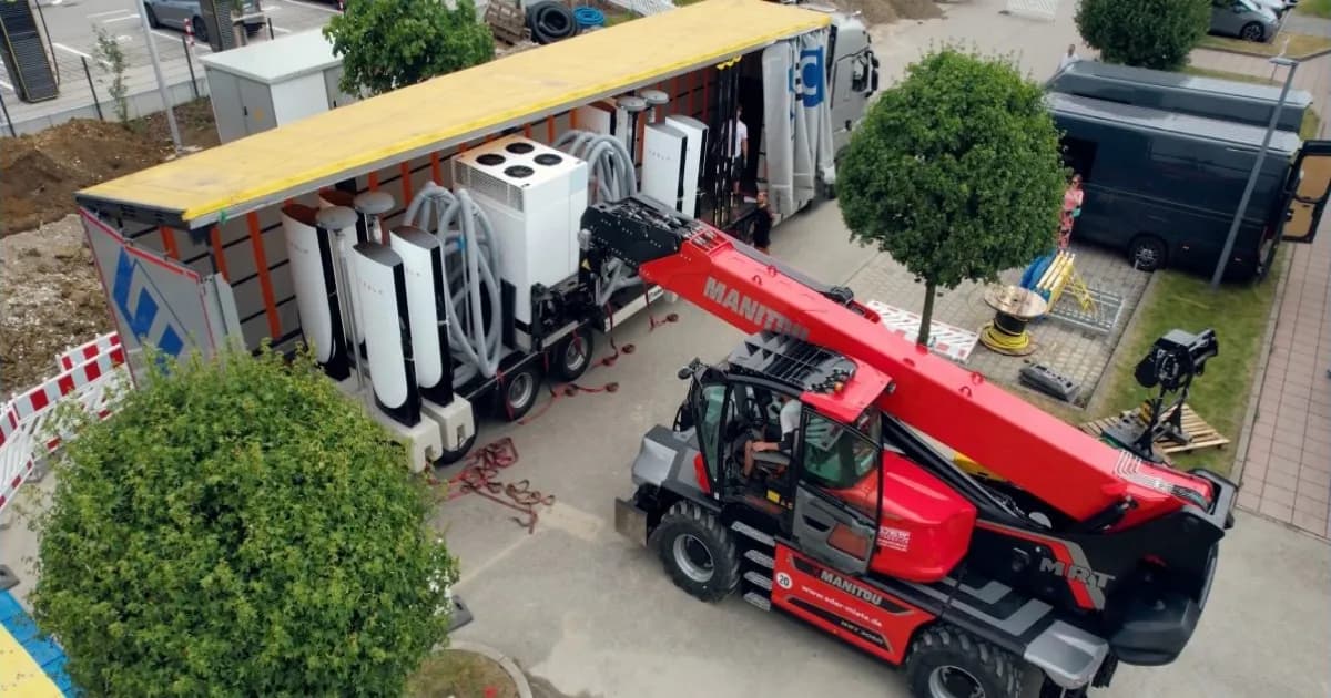 Unit Tesla Accordion Supercharger pra-rakit dengan 16 stall V4 dalam satu pengiriman truk