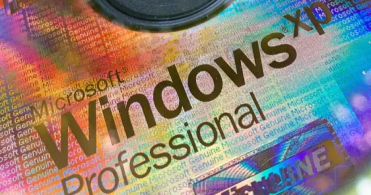 CD instalasi Windows XP dengan kunci lisensi FCKGW yang terkenal