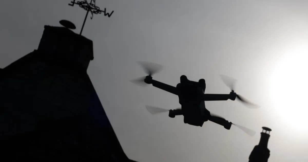 Ilustrasi drone HAPS untuk alternatif internet satelit di Inggris