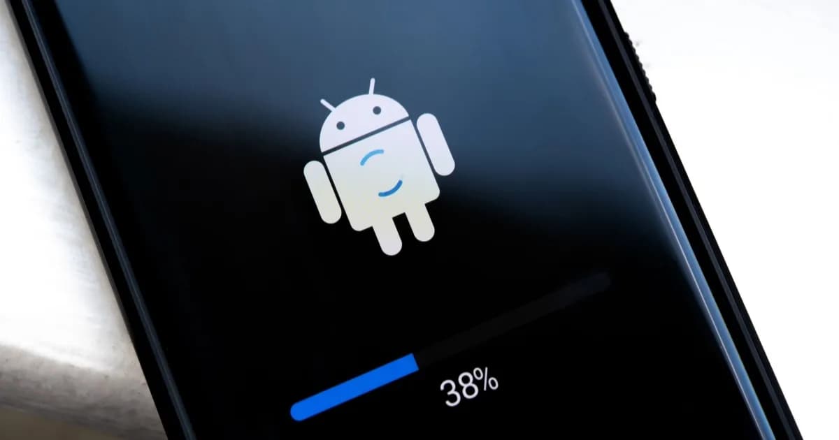 Ilustrasi trojan perbankan Android RedHat dengan komponen AI asisten