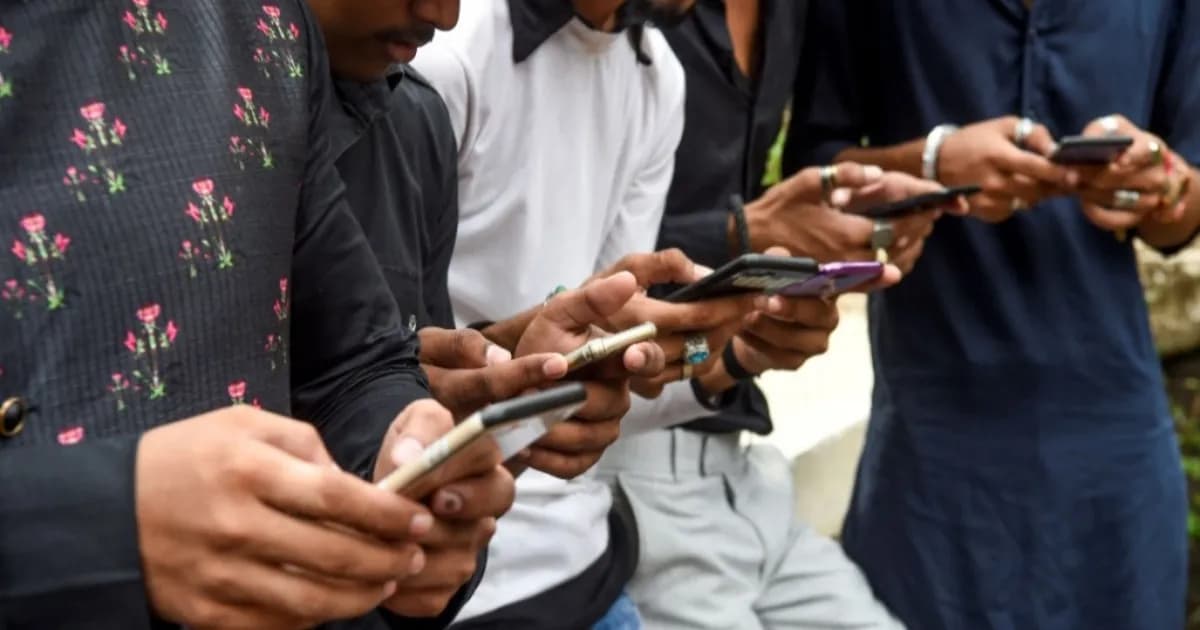 Ilustrasi aturan anti-spam TRAI India yang mewajibkan aplikasi caller-ID seperti Truecaller berbagi laporan spam ke operator telekomunikasi.