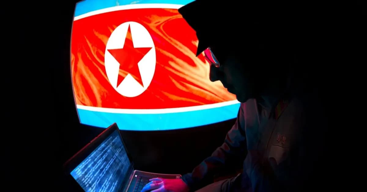 Ilustrasi hacker Korea Utara dengan latar bendera DPRK terkait serangan siber WaterPlum