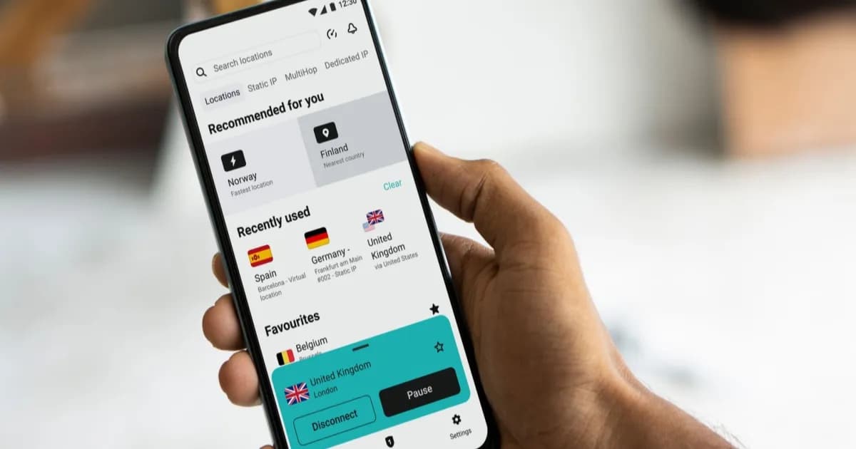 Tampilan aplikasi Surfshark VPN di perangkat iOS