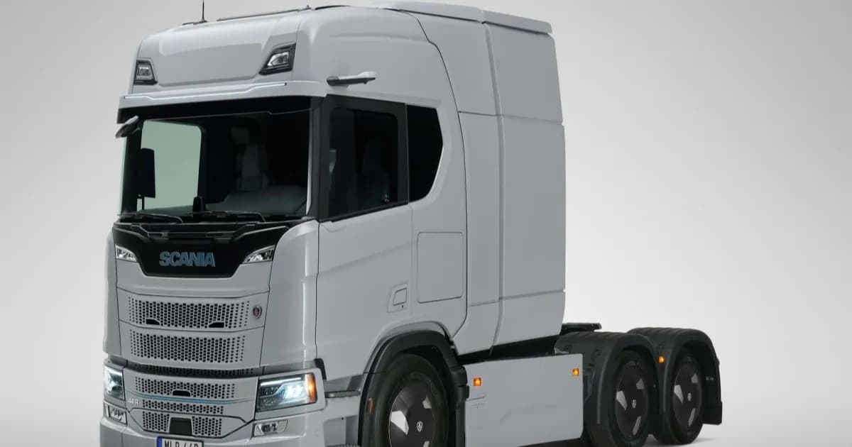 Truk listrik Scania dengan baterai tambahan di belakang kabin untuk jarak tempuh 720 kilometer