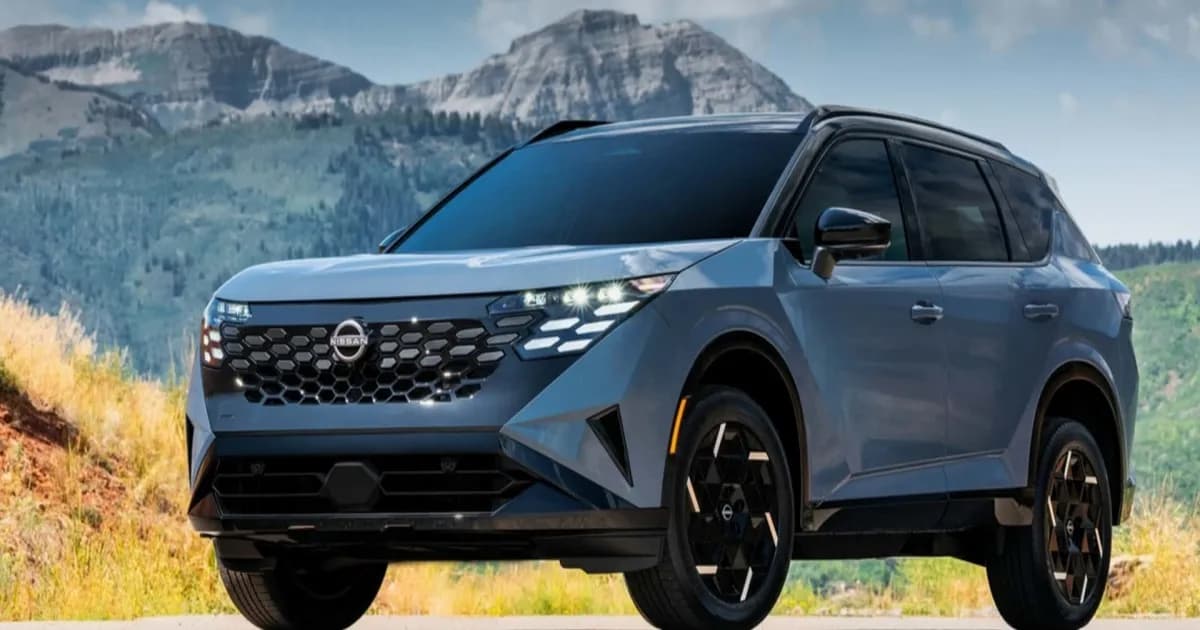 Nissan Rogue Hybrid 2027 tampak depan dengan grille khas Nissan dan lampu utama tajam