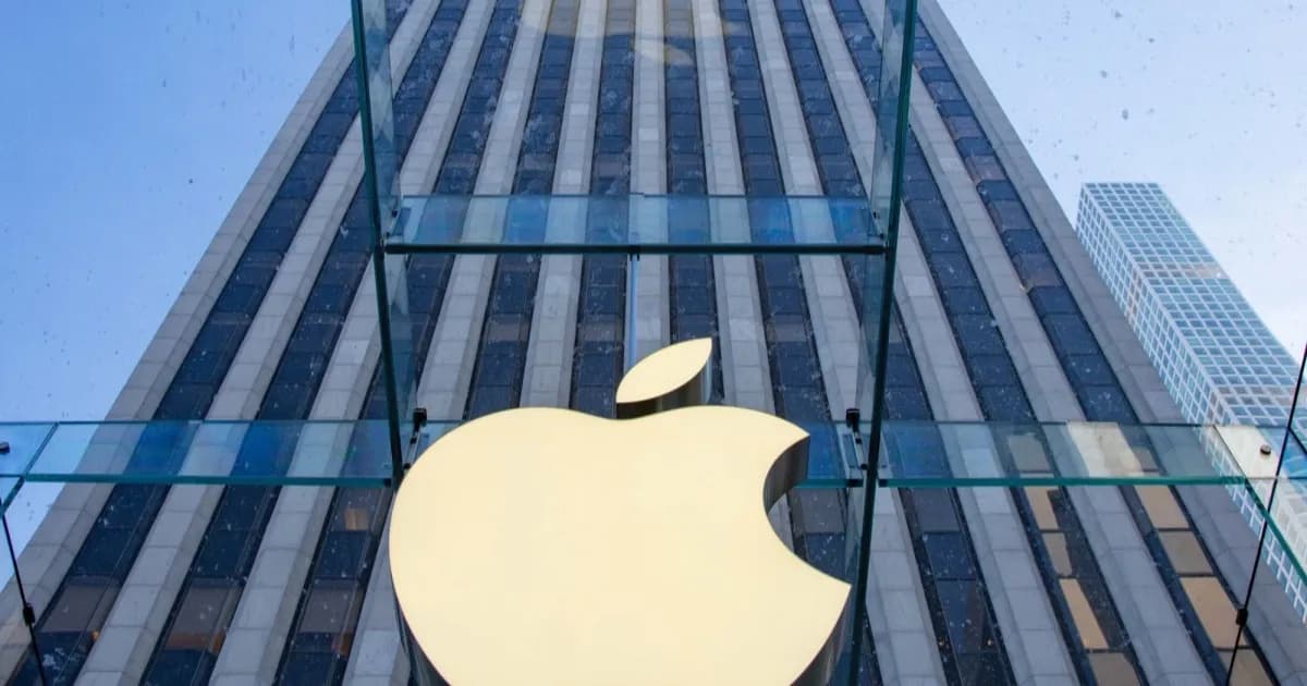 Logo Apple di depan Apple Store sebagai latar berita gugatan class action Apple senilai US$250 juta