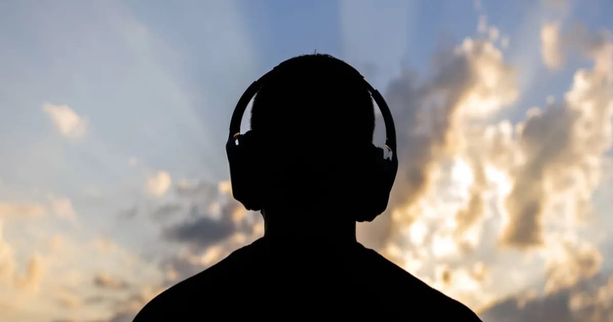 Ilustrasi headphone yang menjadi target teknik penyadapan InjectEave