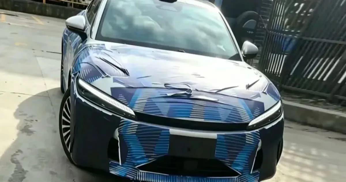 Sedan BYD Han generasi ketiga tertangkap kamera mata-mata di China dengan desain Dragon Face dan LiDAR atap
