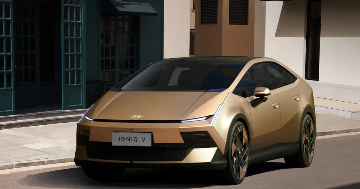 Hyundai Ioniq V sedan listrik fastback dengan fascia tertutup dan lampu split