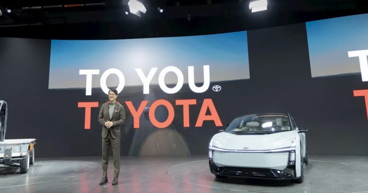 Toyota Corolla EV Concept tampil dengan desain ramping baru dalam pengumuman peluncurannya