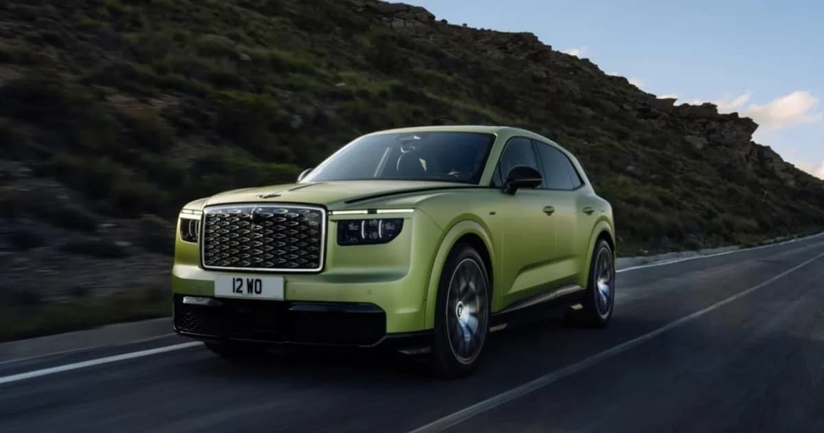 Bentley Torcal, SUV listrik pertama Bentley, tampil dengan grille diamond menyala di debut global London