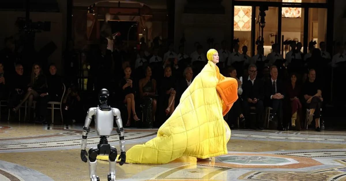 Robot humanoid Unitree tampil di panggung Vogue World Milan 2026