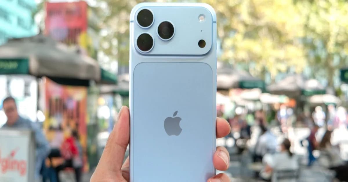 iPhone menampilkan ikon iOS 27 dengan fitur keamanan AutoLock untuk mencegah penjambretan