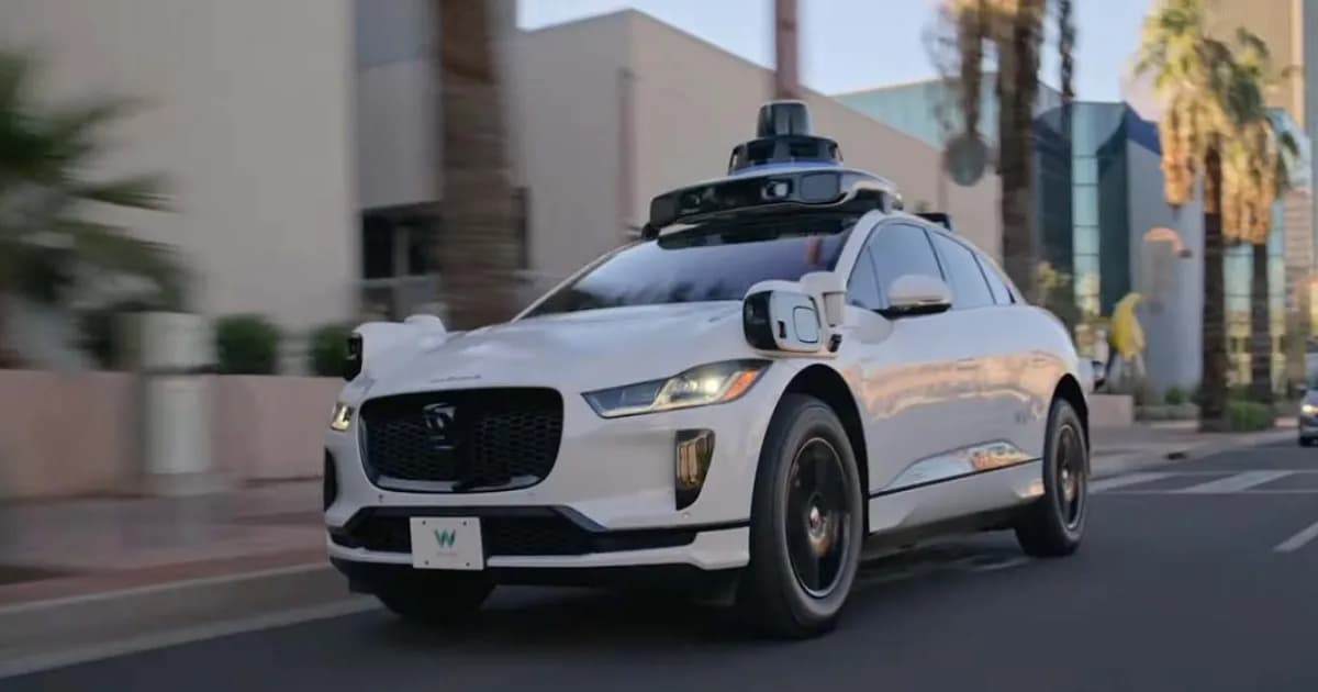 Grafik data pengurangan kecelakaan cedera Waymo pada operasi robotaxi